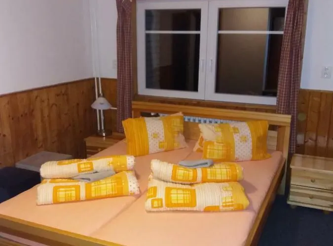 Karolinka 山林小屋 *